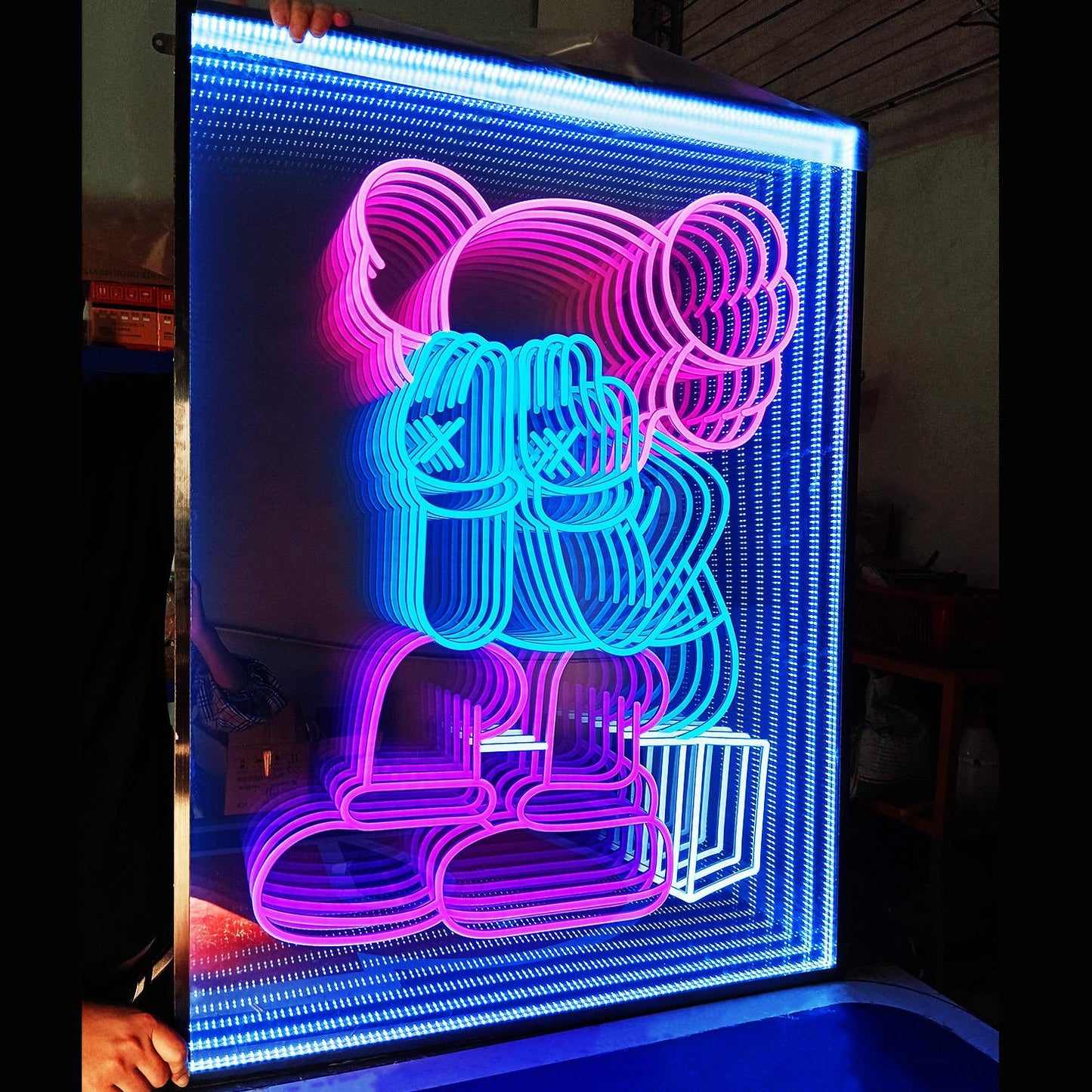 Miroir mural personnalisé avec enseigne néon RGB Infinity